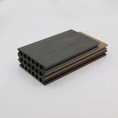 Decking composto oco escuro do cinza WPC que lixa placas de plataforma compostas tampadas