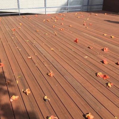 Madeira oca da placa do café WPC de 146 x de 22mm e Decking composto plástico 140MM